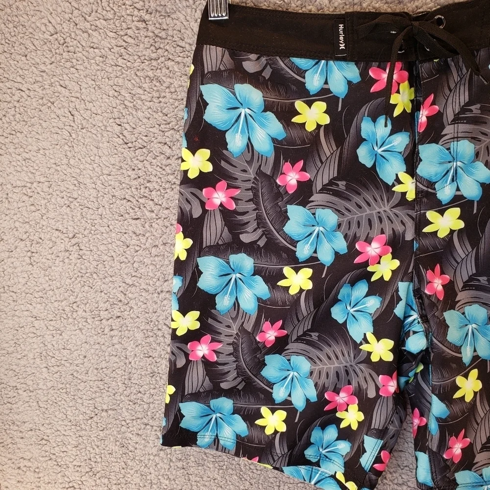 Hurley Boys Board Swim Skater summer Trunks Black Hawaiian Flowers Sz 14/27